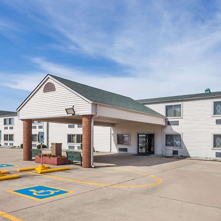 Baymont By Wyndham Decatur Hotel Exterior photo