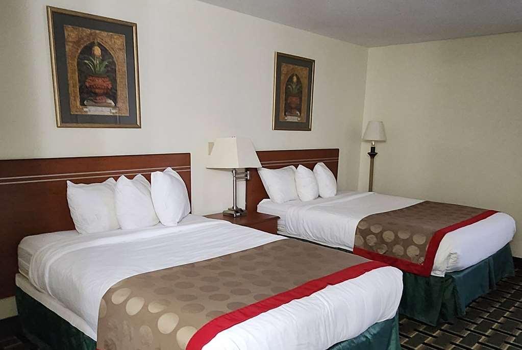 Baymont By Wyndham Decatur Hotel Room photo